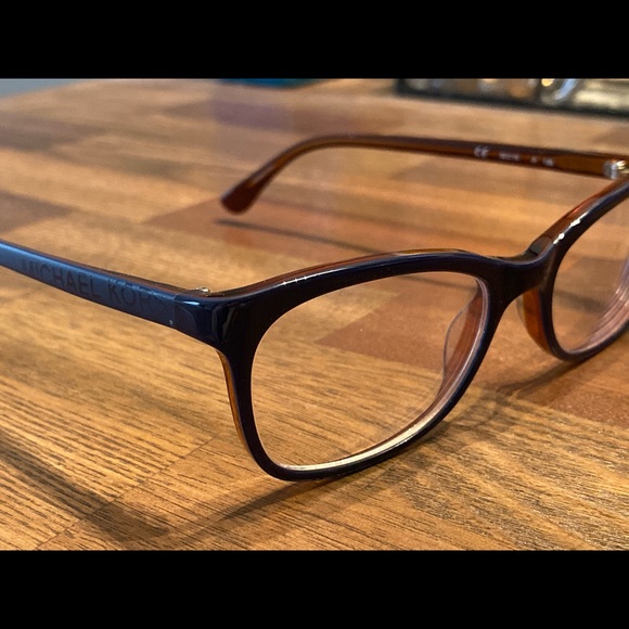 Glasses - Picture 2 of 5